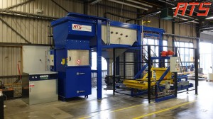 bag-emptying-with-rotary-bag-compactor 02